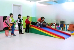 前庭感覺(jué)統(tǒng)合失調(diào)怎么訓(xùn)練？