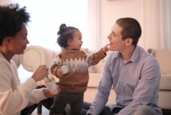 小兒口吃是怎么造成的？