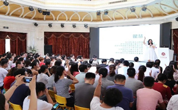 2018年9月，優(yōu)佳加在白沙洲開展的家長講座