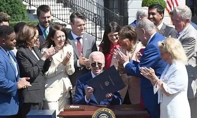 拜登簽署“芯片法案”，臺(tái)、韓“選邊”或傾向美國(guó)(圖1)