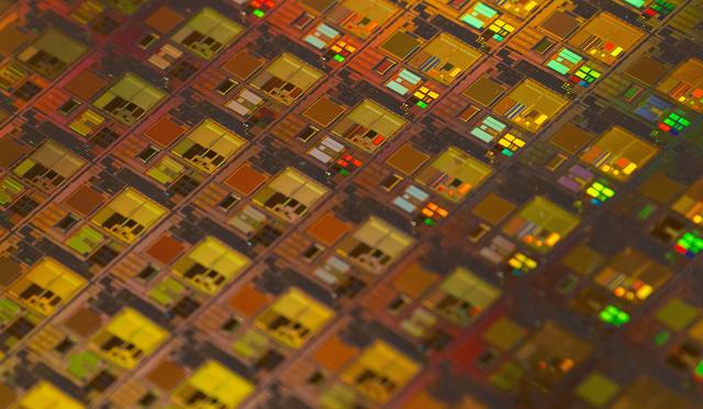 存儲(chǔ)芯片年漲七成不算完：AI需求接棒，大廠持續(xù)加注(圖1)