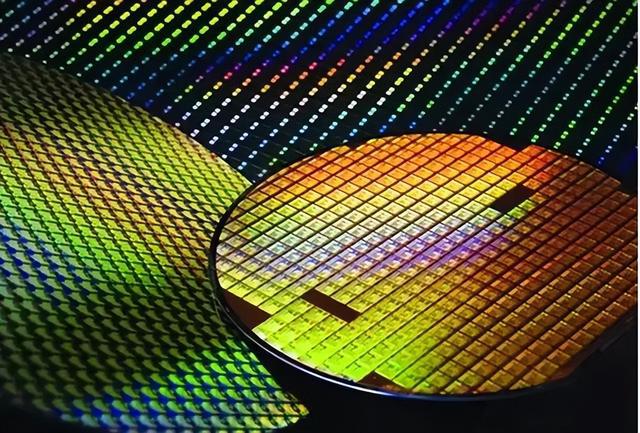 2024年，中美7月芯片出口額斷崖差距：美國154億，中國是多少？(圖6)