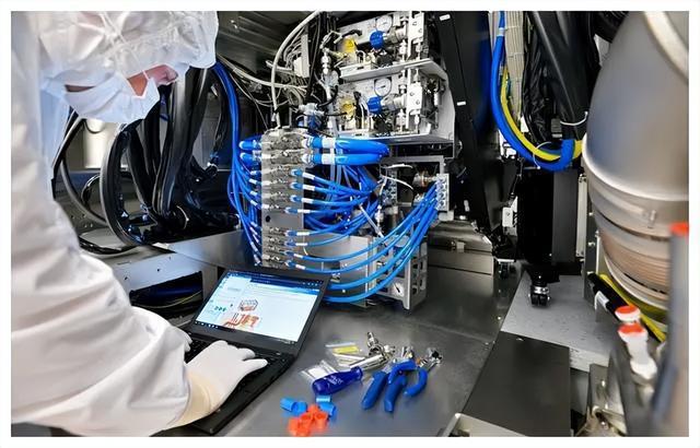 2024年，中美7月芯片出口額斷崖差距：美國154億，中國是多少？(圖8)