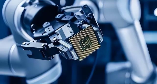 2024年，中美7月芯片出口額斷崖差距：美國154億，中國是多少？(圖18)