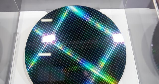 中國大舉“造芯”：7個月進(jìn)口1855億芯片設(shè)備，創(chuàng)新紀(jì)錄(圖8)