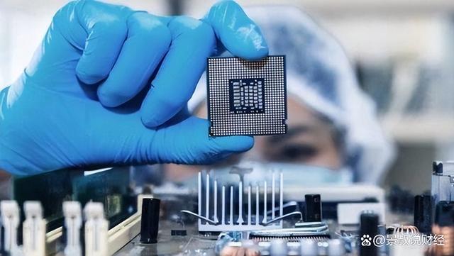 暴漲21%！中國芯片出口突破9000億，反超汽車、手機(jī)出口(圖1)