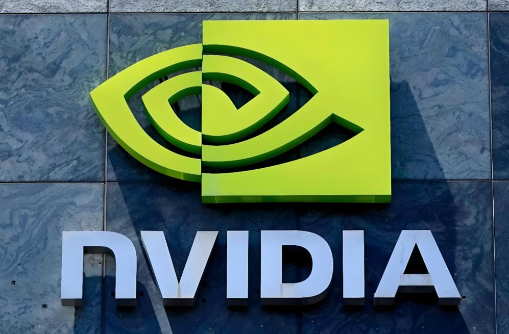 中國(guó)市場(chǎng)一夜“歸零”？英偉達(dá)黃仁勛發(fā)出警告，國(guó)產(chǎn)芯片廠商迎來(lái)轉(zhuǎn)機(jī)(圖1)