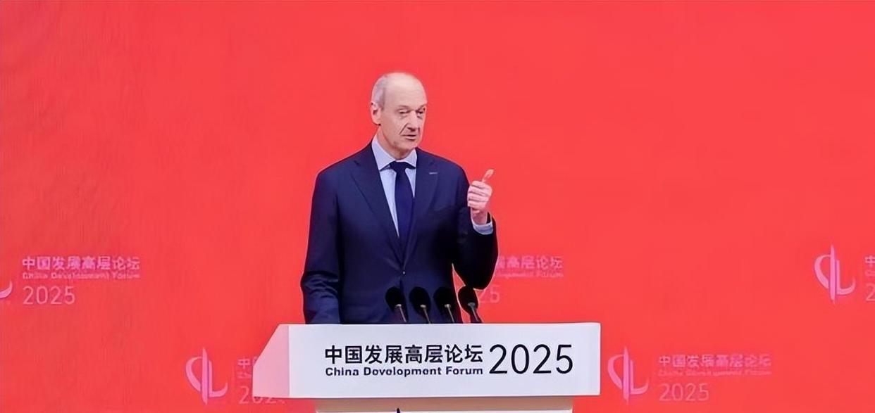 2025芯片大戰(zhàn)迎來分水嶺，中方警告全球“配合美國禁令就是違法”，美媒承認(rèn)中國超越時(shí)刻已到(圖5)
