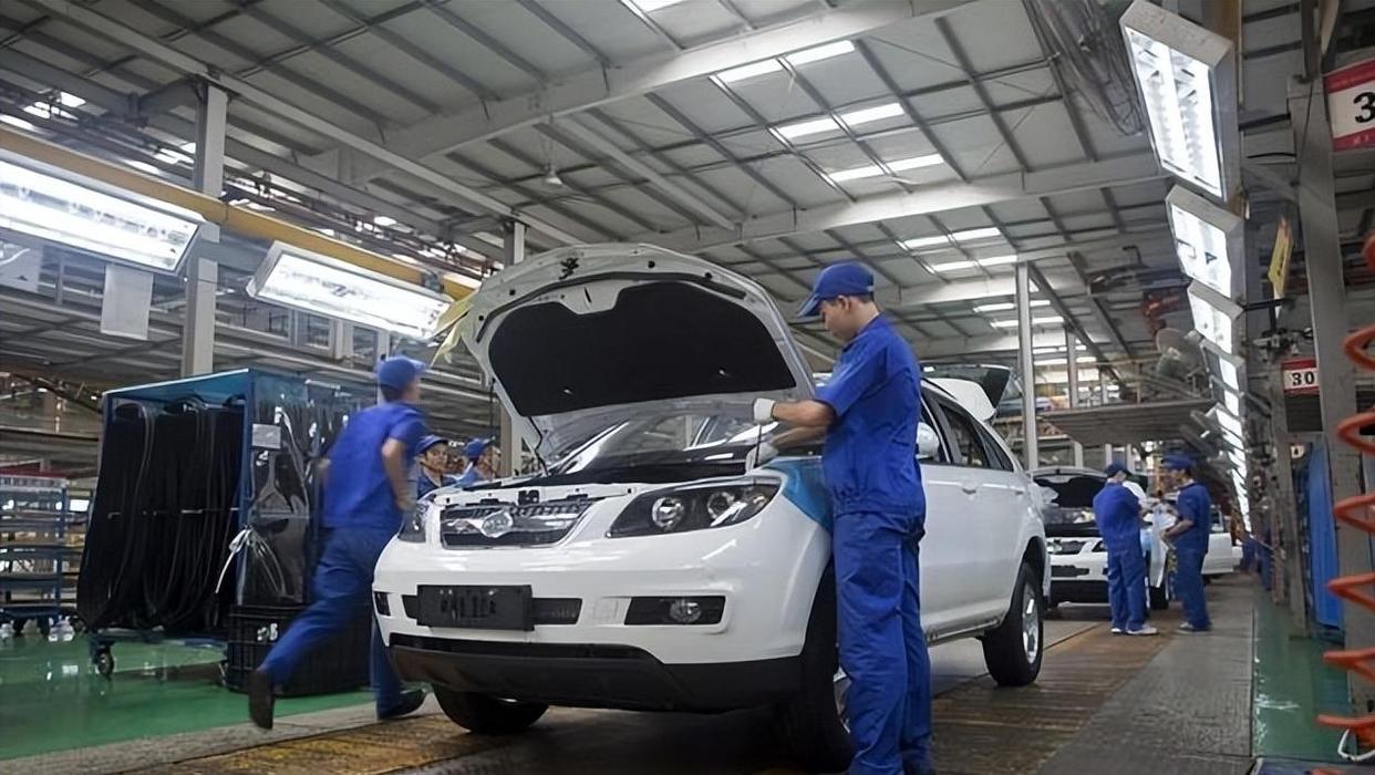 2025芯片大戰(zhàn)迎來分水嶺，中方警告全球“配合美國禁令就是違法”，美媒承認(rèn)中國超越時(shí)刻已到(圖3)