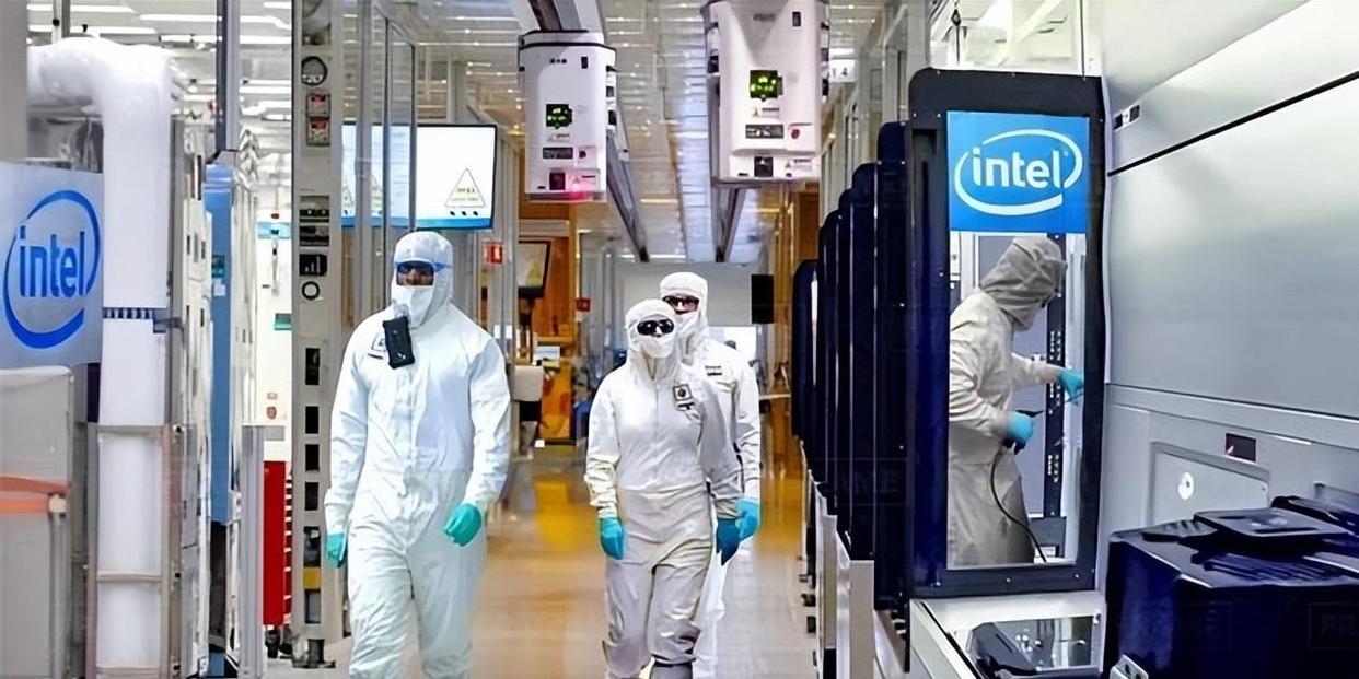 2025芯片大戰(zhàn)迎來分水嶺，中方警告全球“配合美國禁令就是違法”，美媒承認(rèn)中國超越時(shí)刻已到(圖9)