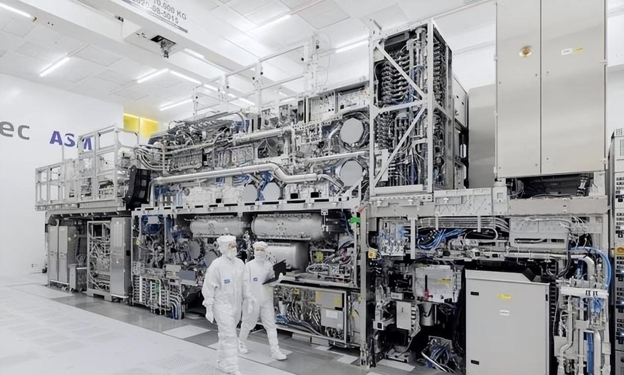 2025芯片大戰(zhàn)迎來分水嶺，中方警告全球“配合美國禁令就是違法”，美媒承認(rèn)中國超越時(shí)刻已到(圖7)